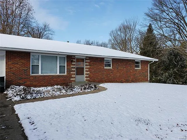 803 Valley Dr photo 1