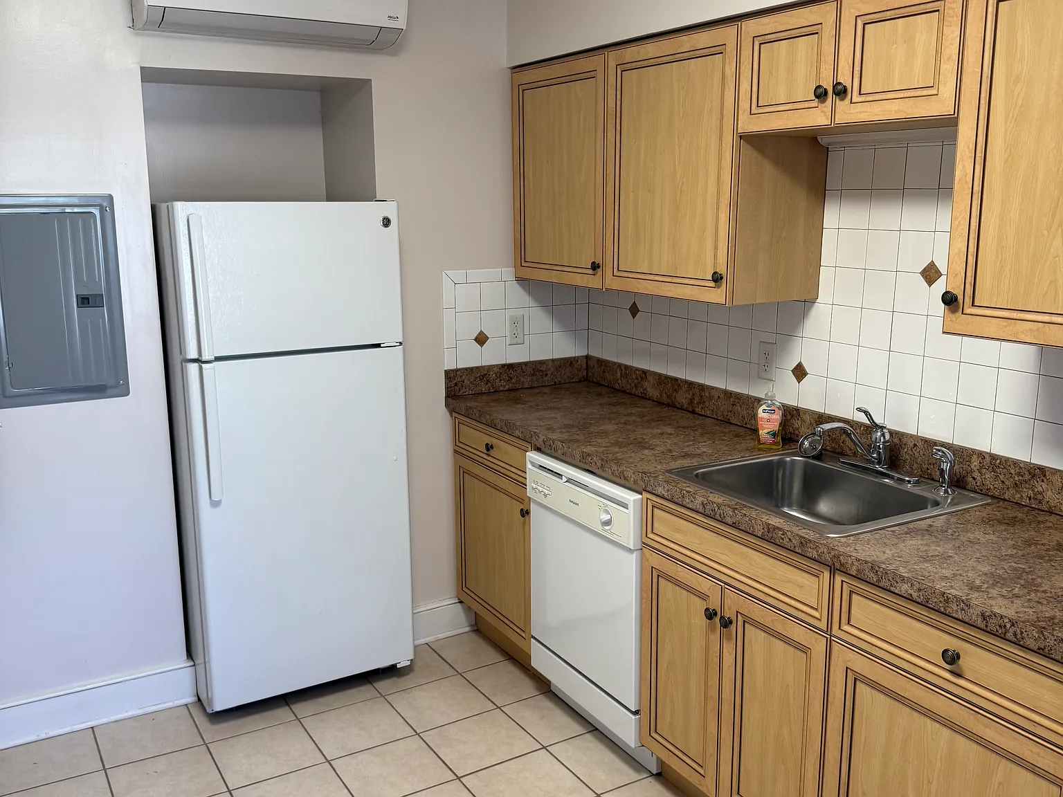 2 bed, 800 sqft, $1,350 — Photo 1