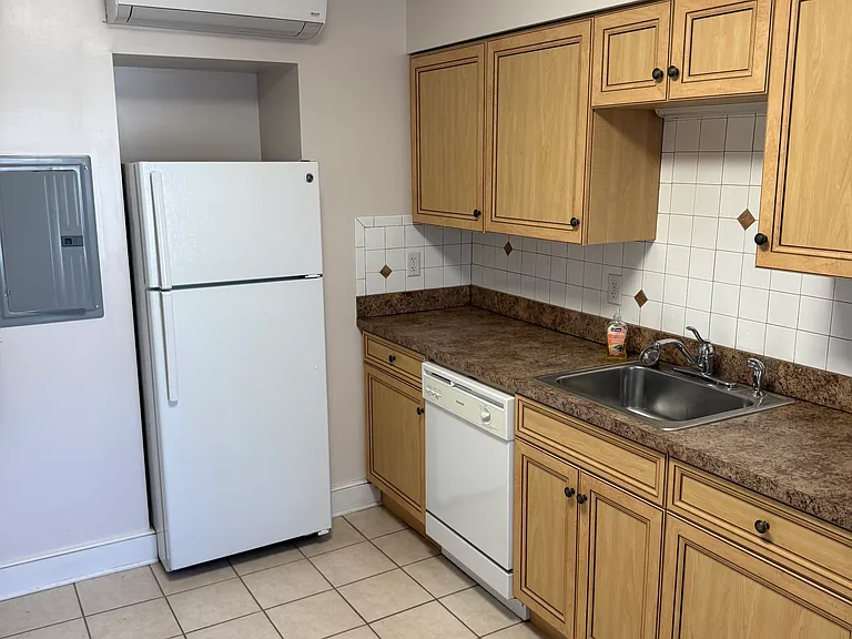 49 E High St #2 — Photo 5