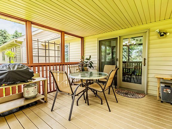 5th image of 11 Oakdale Ln
