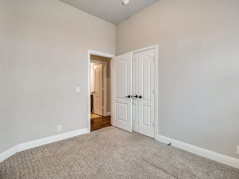 4619 Amesbury Ln — Photo 15