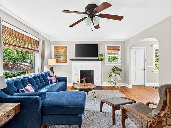 5th image of 72 Ivanhoe Ave