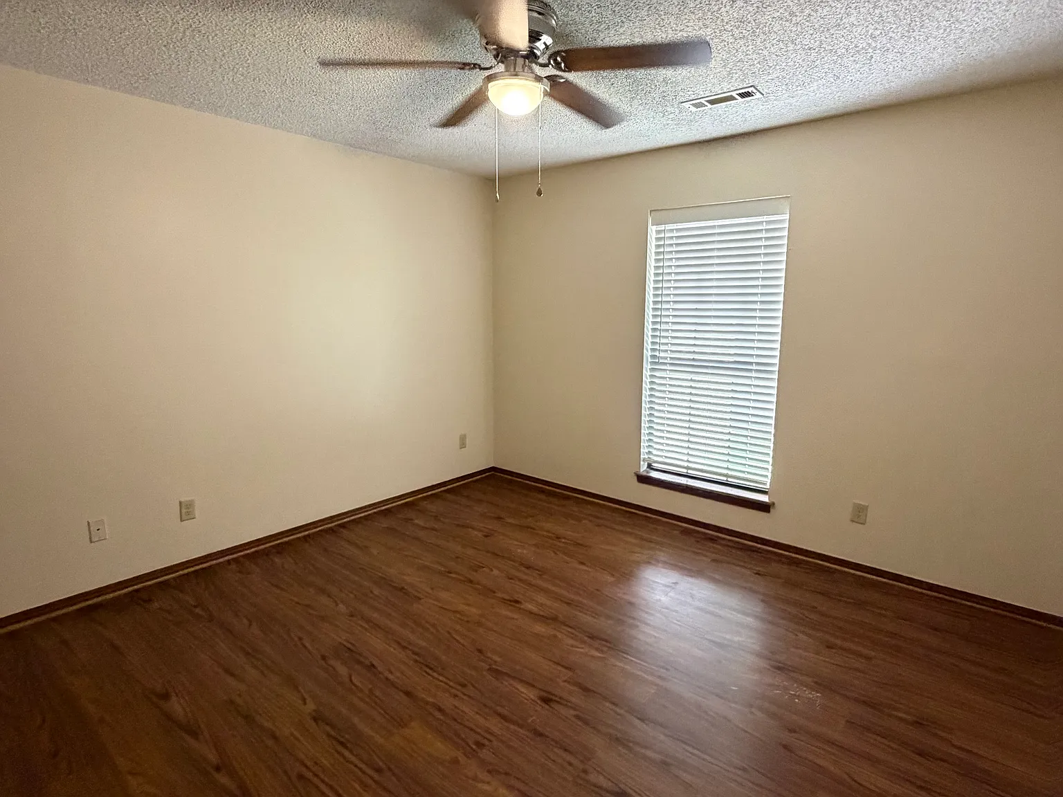 2 bed, 950 sqft, $1,000 — Photo 4