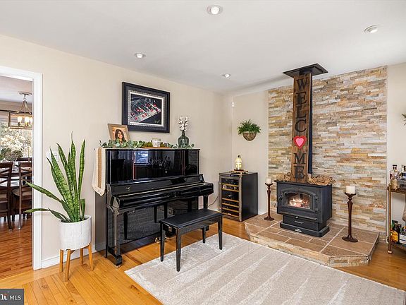 5th image of 387 Chesterfield Jacobstown Rd