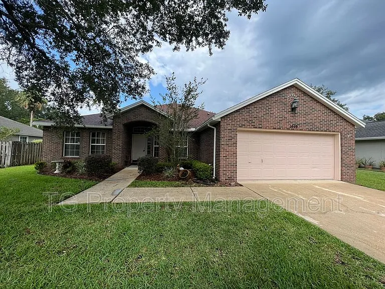 1449 Blue Heron Ln E — Photo 9