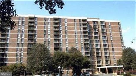 1st image of 2300 Pimmit Dr APT 202