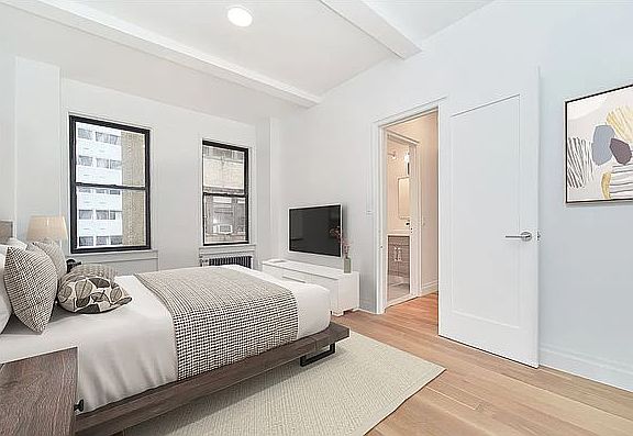 3rd image of 135 E 50th St APT 8A