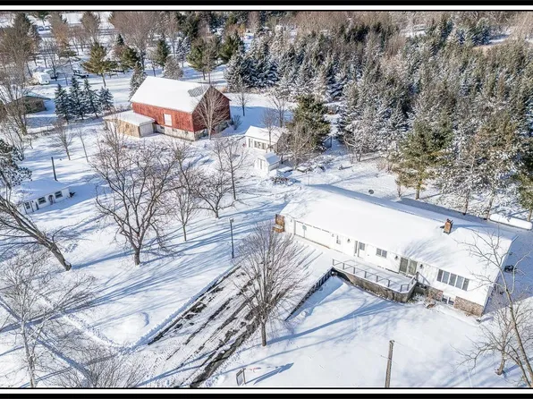 E8130 Flease Rd, New London, WI 54961