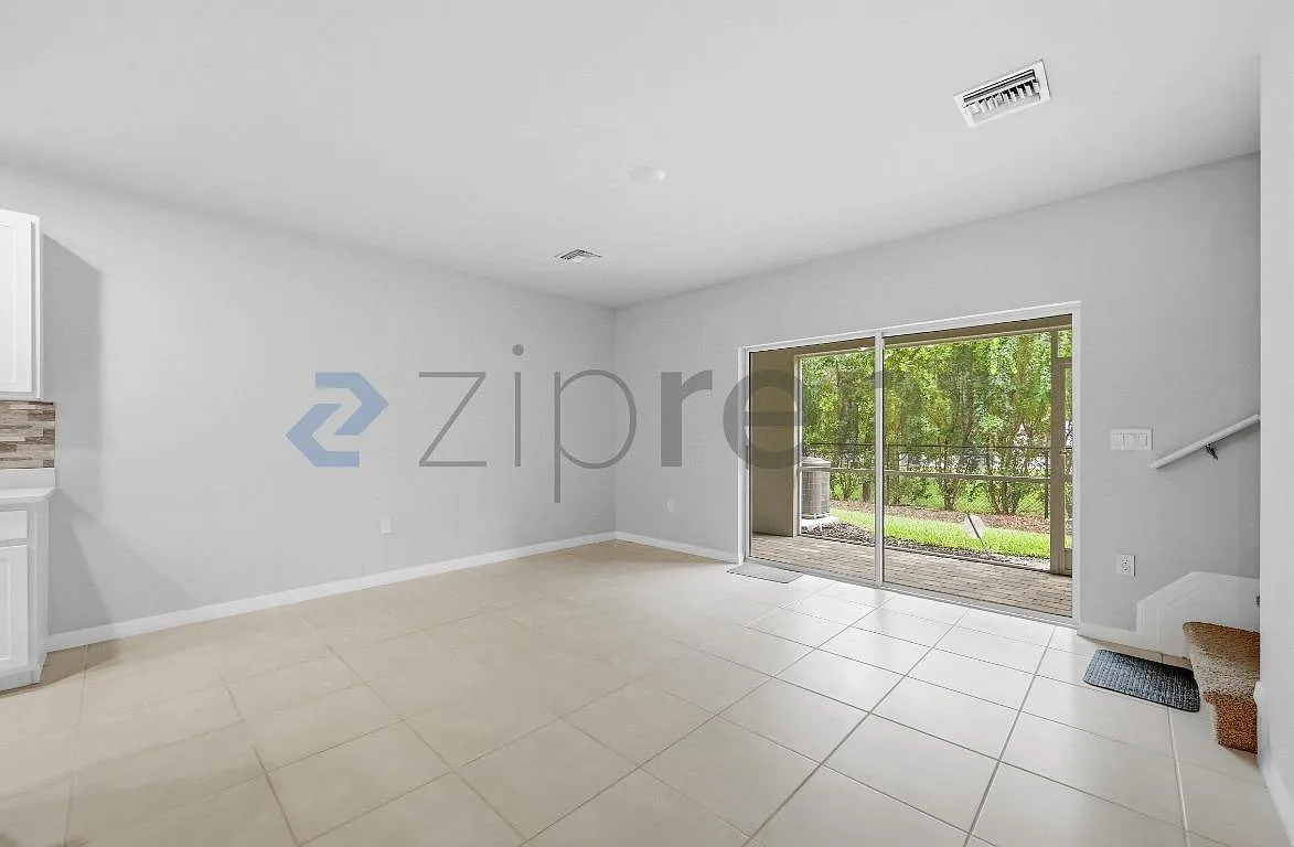 3 bed, 2.5 bath, 1525 sqft, $2,299 — Photo 3