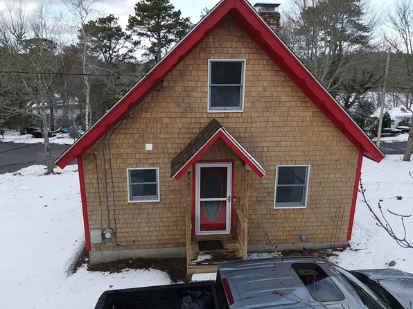 2 Wind Rose Ln, Plymouth, MA 02360