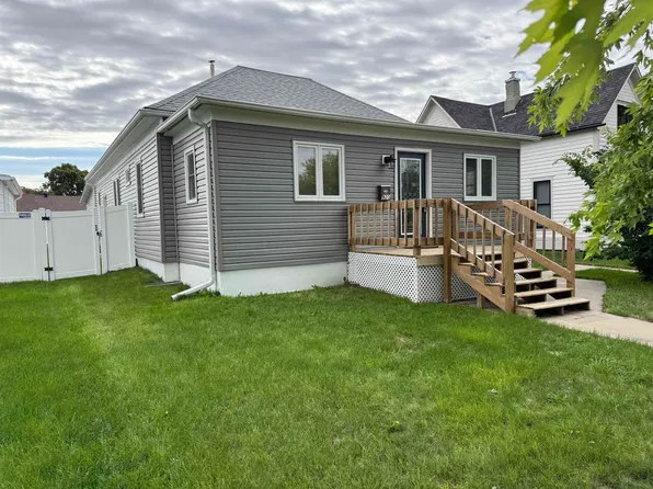 920 West Ave, Holdrege, NE 68949