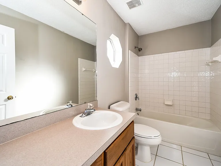 413 Cottage Cove Ct — Photo 14