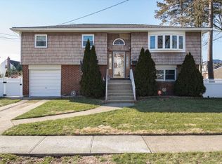 1624 Chapin Ave, Merrick, NY 11566