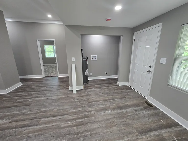 319 E Trinity Ln #A — Photo 9