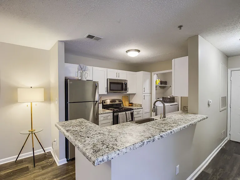 Azalea Ridge Apartments — Photo 1