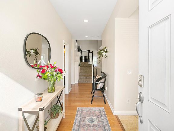 3rd image of 423 Leghorn Ave