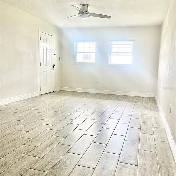 837 Sky Lake Cir #C — Photo 3