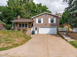 1009 Robin Rd, Muscatine, IA 52761