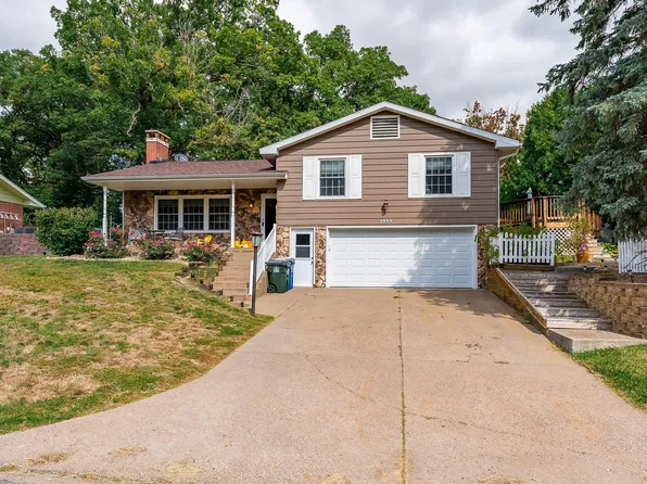 1009 Robin Rd, Muscatine, IA 52761