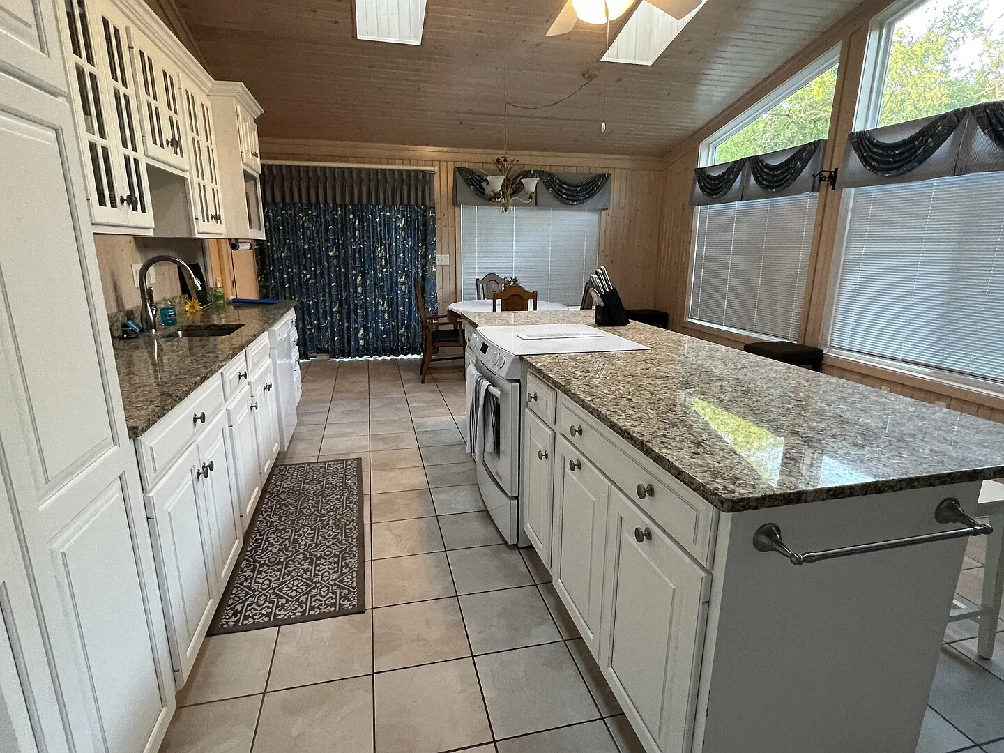 Quiet home in the heart of Moline — Photo 3