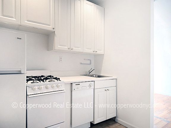 2nd image of 402 E 78th St APT 34