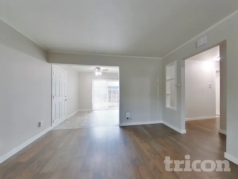6900 Coronation Ct — Photo 2