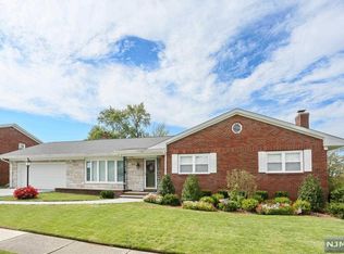 27 Mount Cedar Ave, Wallington, NJ 07057
