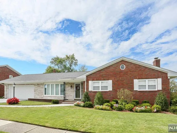 27 Mount Cedar Ave, Wallington, NJ 07057