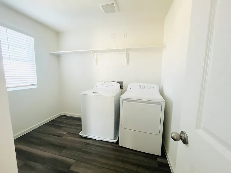 Large utility room with washer and dryer included