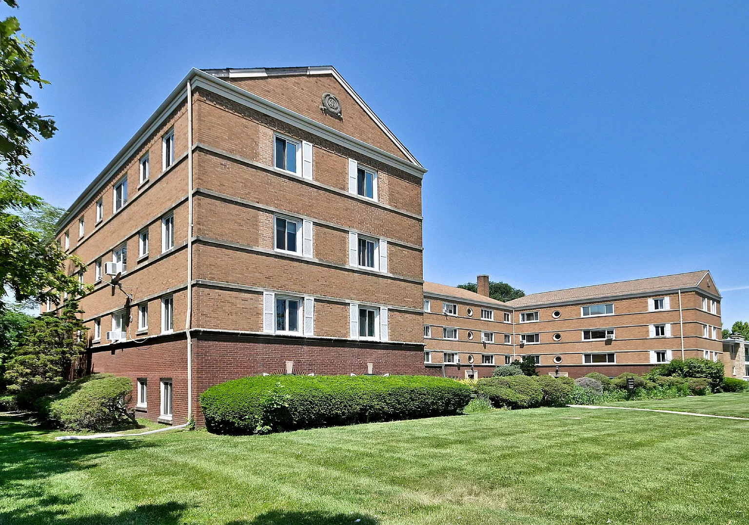 2 bed, 900 sqft, $1,750 — Photo 1