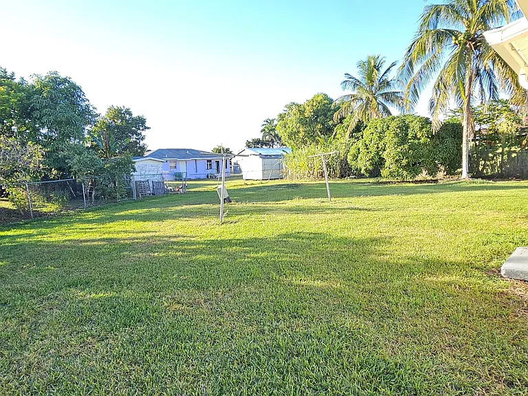 323 Seminole Ct — Photo 15