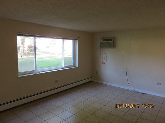 2nd image of 9981 Linda Ln