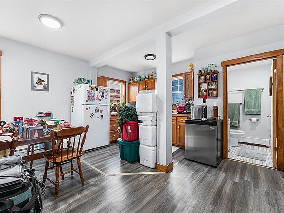 5th image of 54 Sycamore St