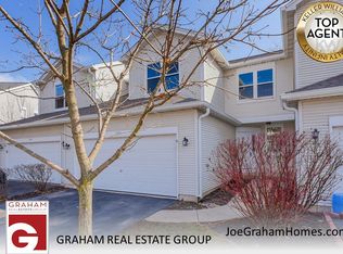 105 Lilac Ln, North Aurora, IL 60542