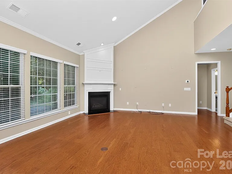 10229 Blairbeth St — Photo 14