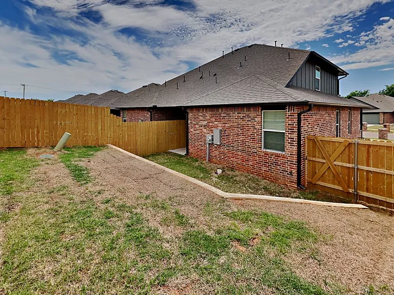 11608 Makenzie Trl — Photo 18
