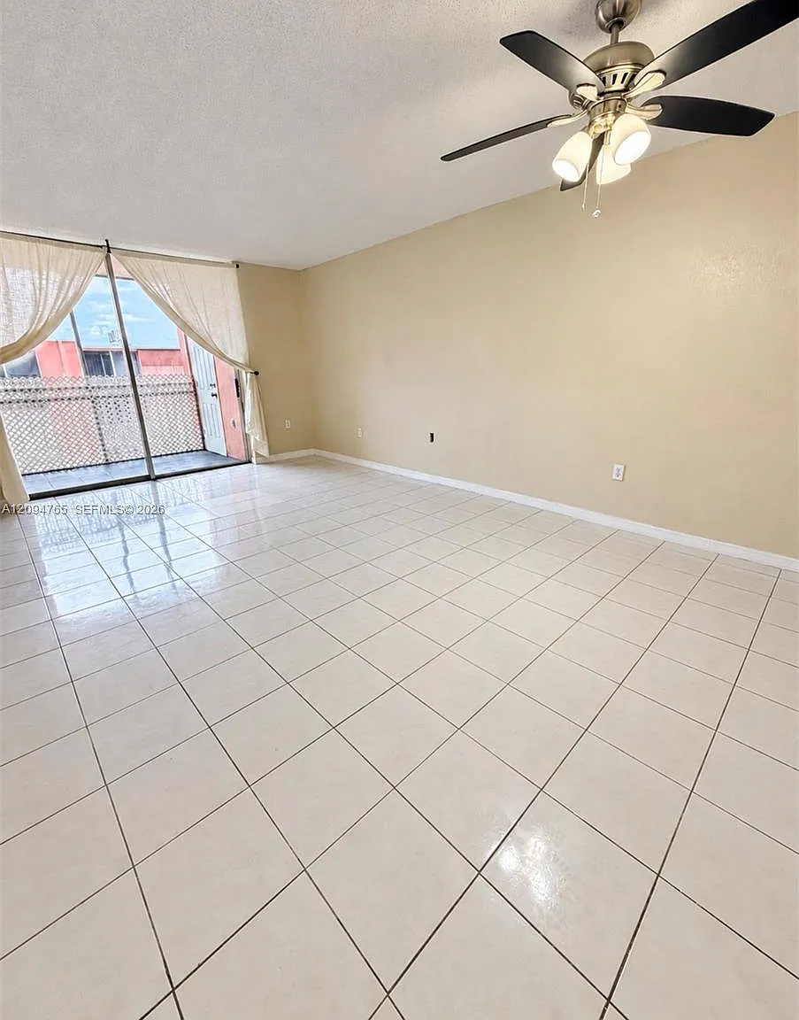 Point South Condo — Photo 3