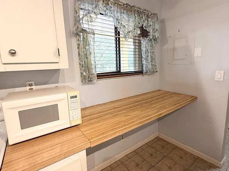 930 SW 9th Street Cir #205 — Photo 6