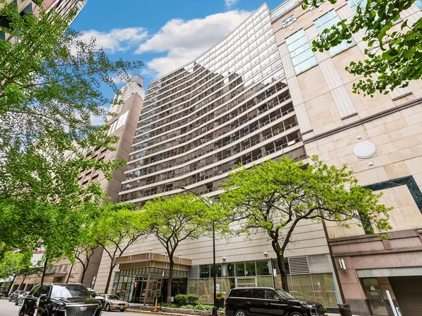 110 E Delaware Pl APT 704, Chicago, IL 60611