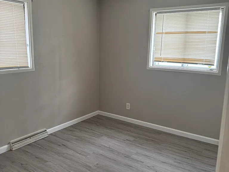 1217 Baron Ave — Photo 5