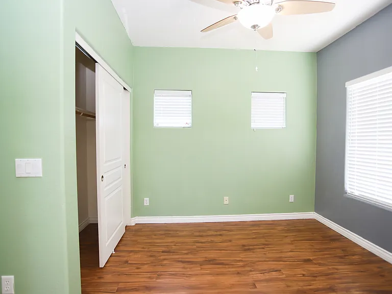 512 E Rainbow Dr — Photo 7