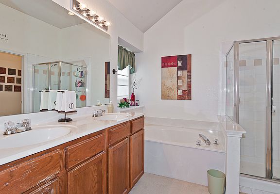 Master bath with dual sinks