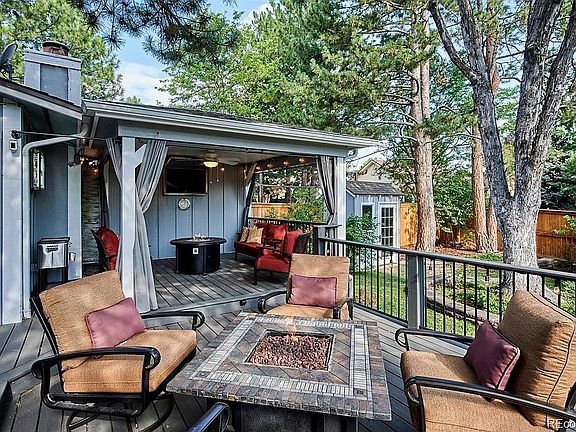 11585739-large(1)_11162022