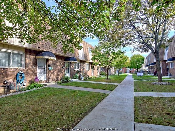 3rd image of 5468 Lassaline Ave