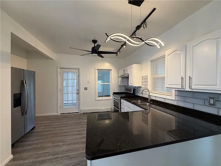 38 Marion Ave — Photo 3