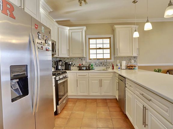 3rd image of 142 Logan Ave #1A
