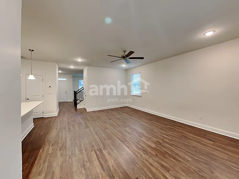 290 Willow Ln — Photo 7