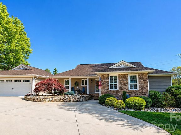 2nd image of 3768 Glenn Oaks Dr