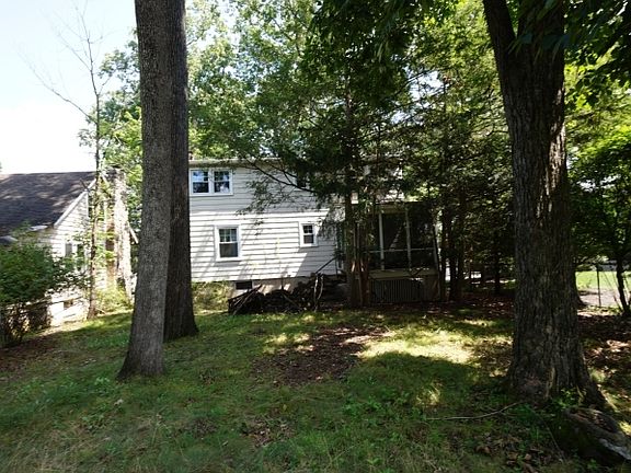 4th image of 163 Chestnut Dr