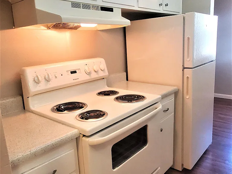 Hacienda Apartments — Photo 14